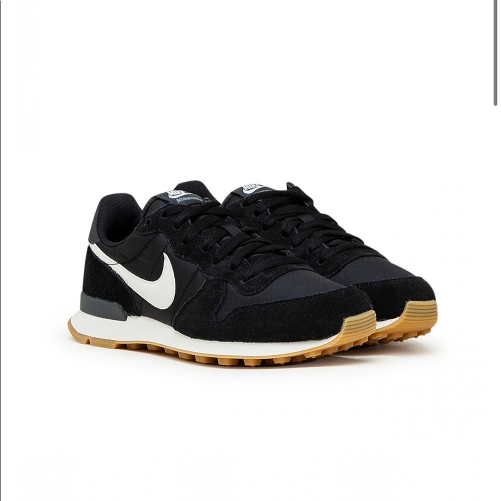 Barely worn Nike WMNS Internationalist Sneakers
